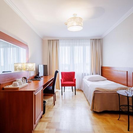 Hotel Cristal Park Tarnów Esterno foto