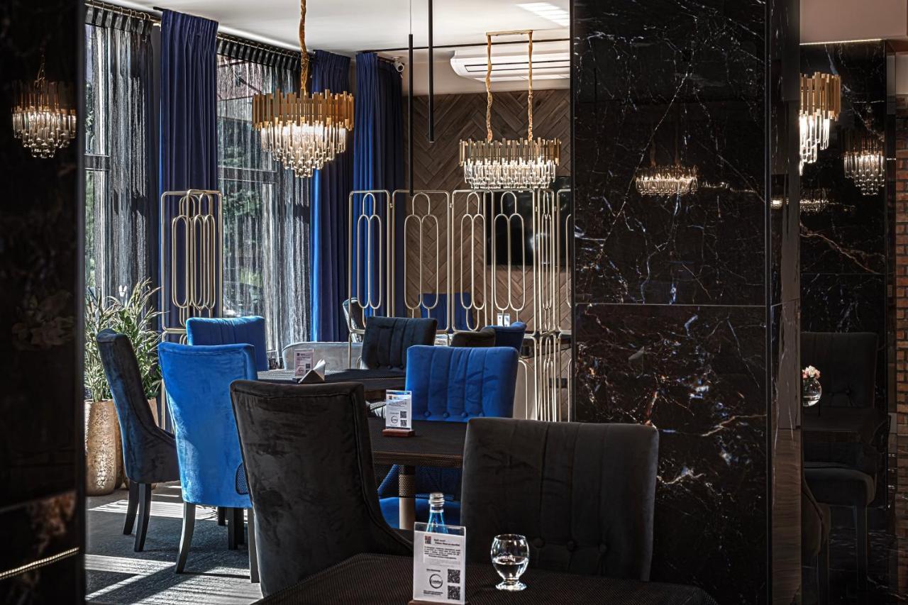 Hotel Cristal Park Tarnów Esterno foto
