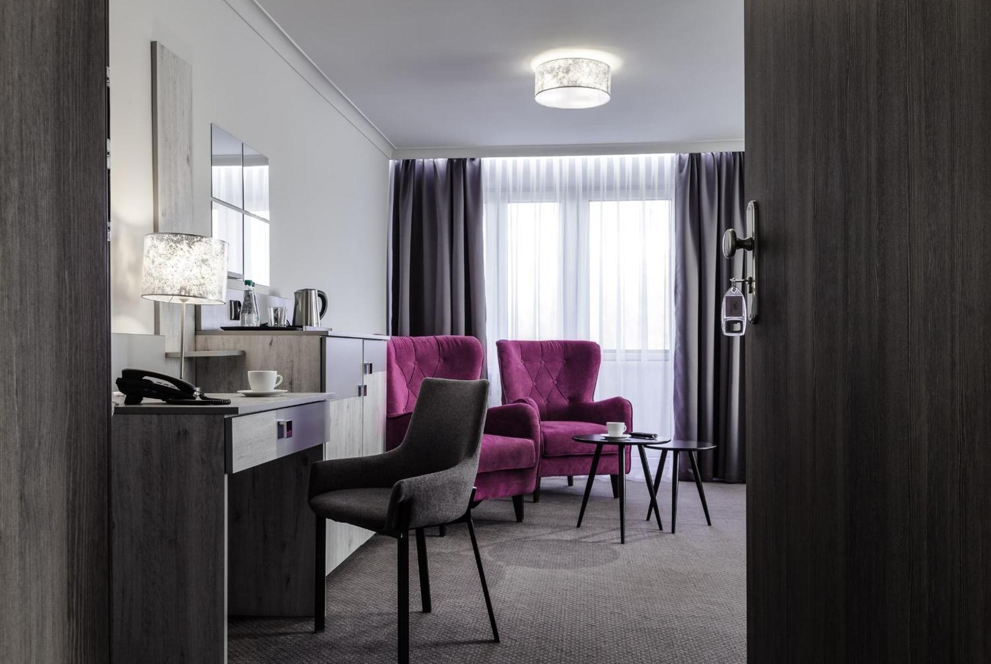 Hotel Cristal Park Tarnów Esterno foto