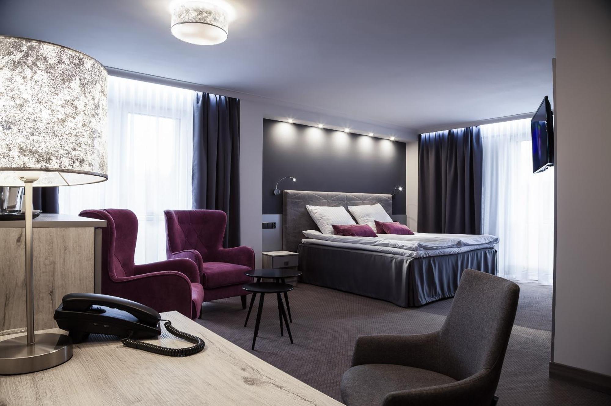 Hotel Cristal Park Tarnów Esterno foto