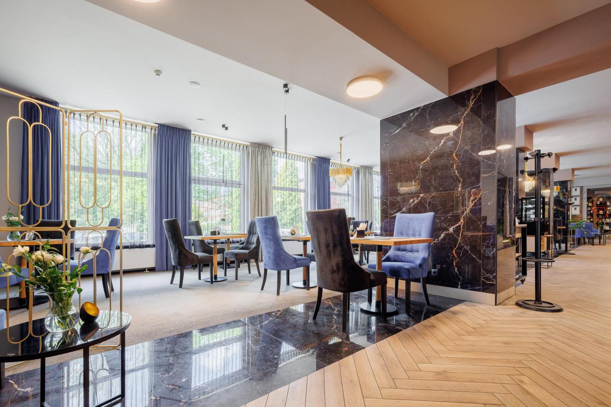 Hotel Cristal Park Tarnów Esterno foto