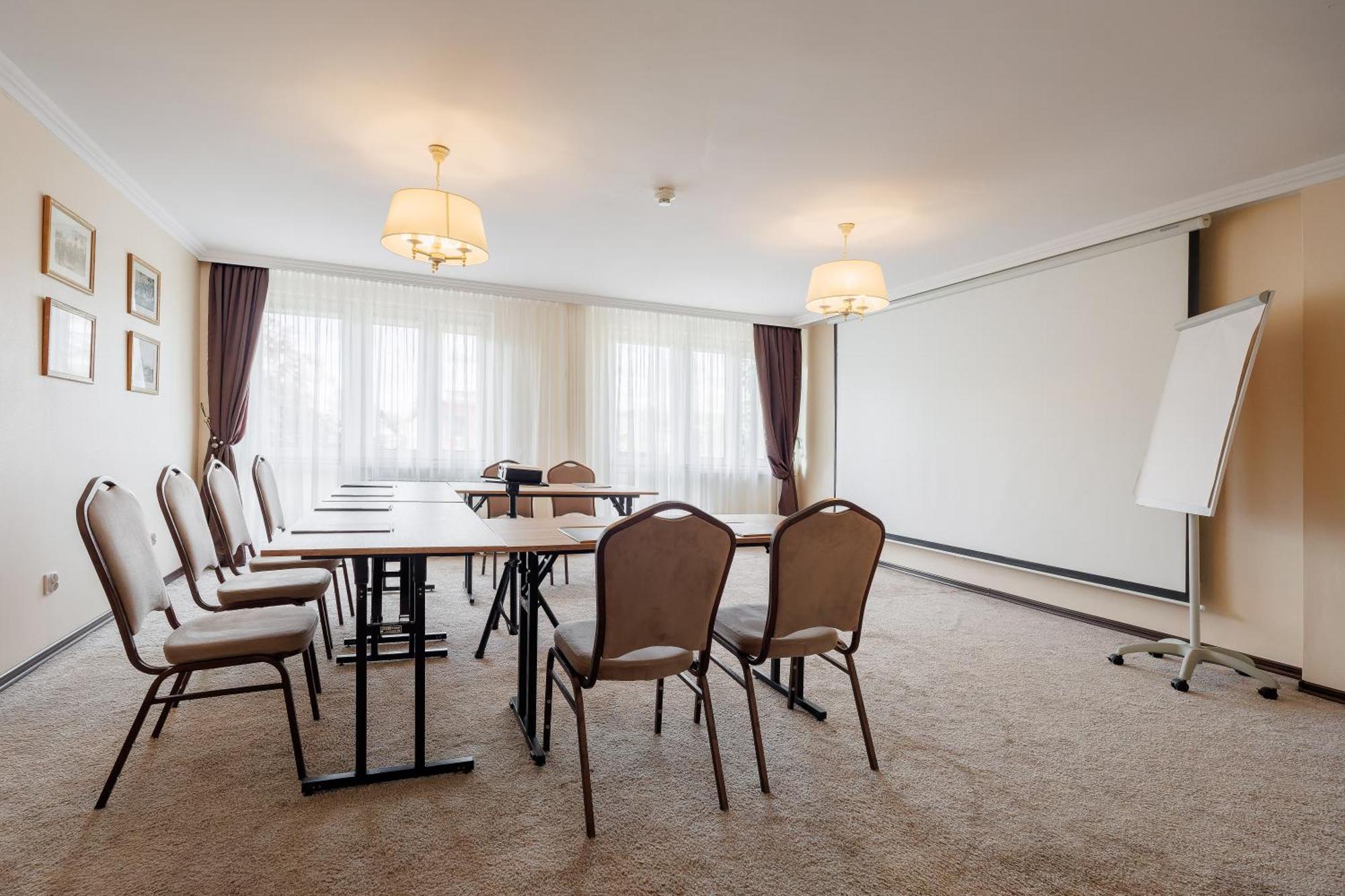 Hotel Cristal Park Tarnów Esterno foto