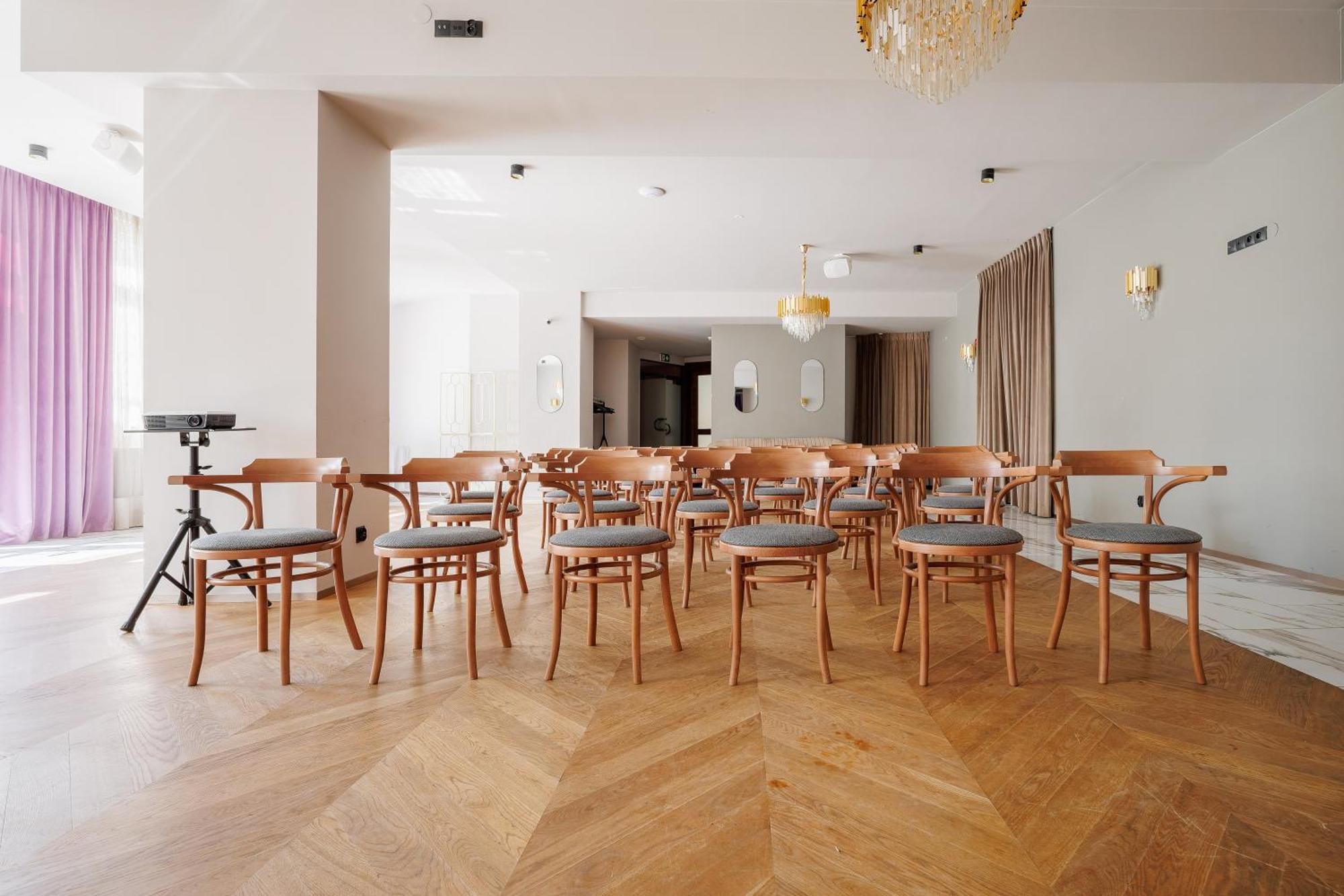 Hotel Cristal Park Tarnów Esterno foto